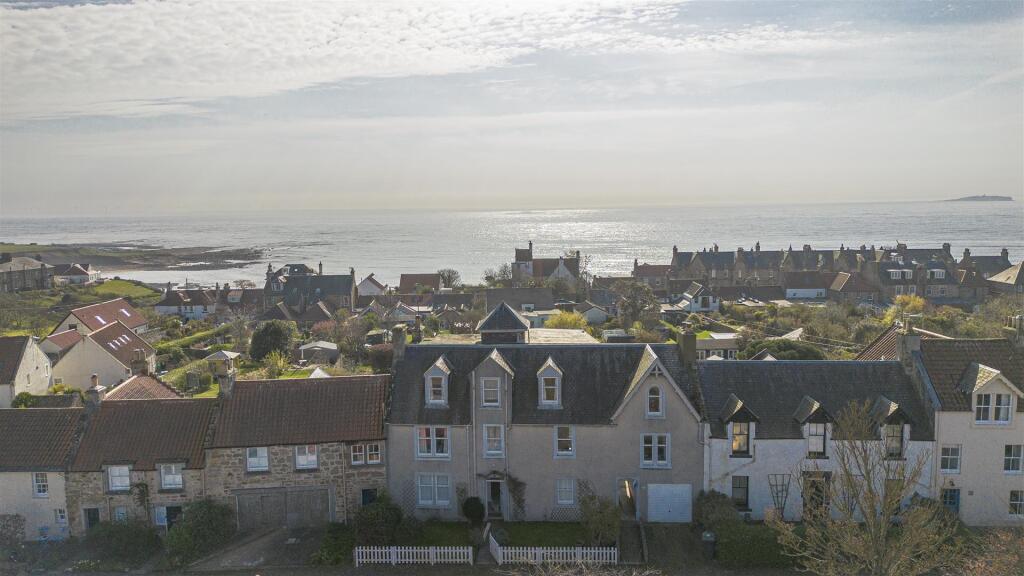 3 bed 1st Floor Flat for rent in Crail. From Rollos - St Andrews