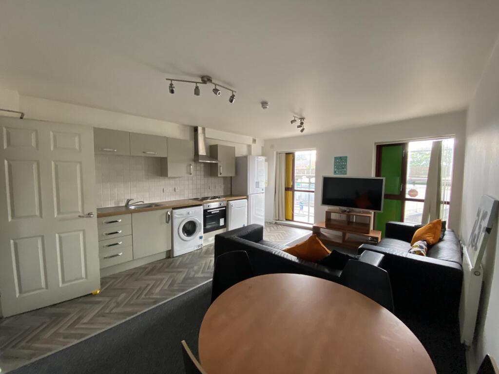 5 bed 1st Floor Flat for rent in Liverpool. From Rooms4u - Liverpool