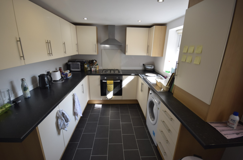 6 bed Detached for rent in Liverpool. From Rooms4u - Liverpool