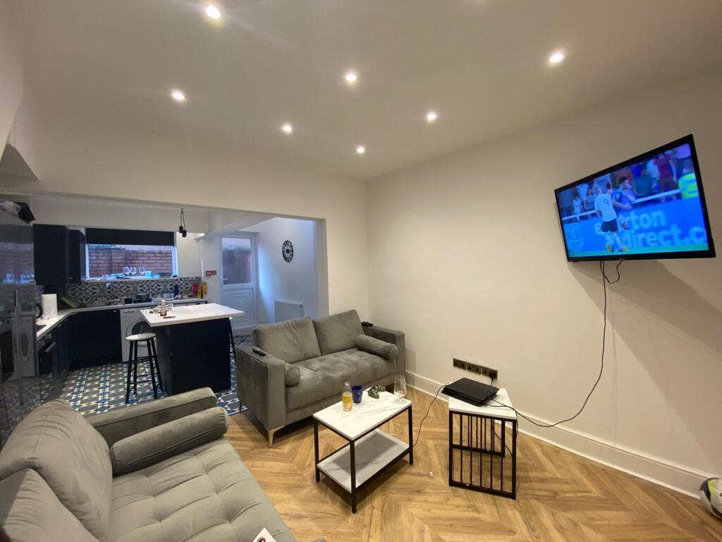 5 bed Detached for rent in Liverpool. From Rooms4u - Liverpool