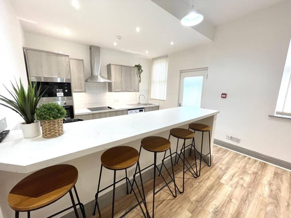 5 bed Detached for rent in Liverpool. From Rooms4u - Liverpool