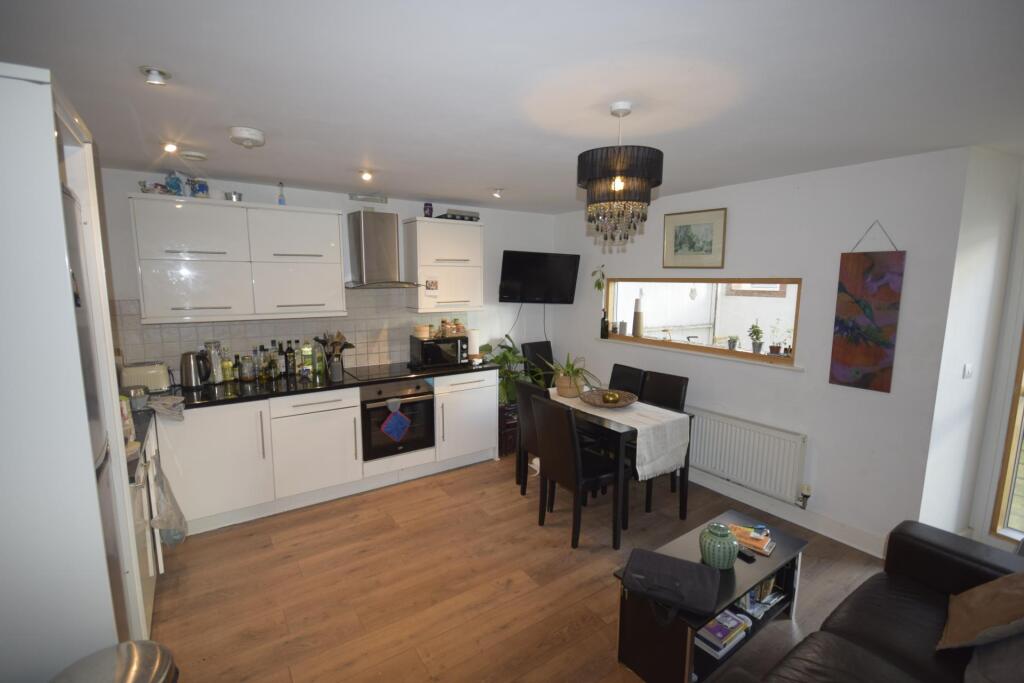 3 bed Detached for rent in Liverpool. From Rooms4u - Liverpool