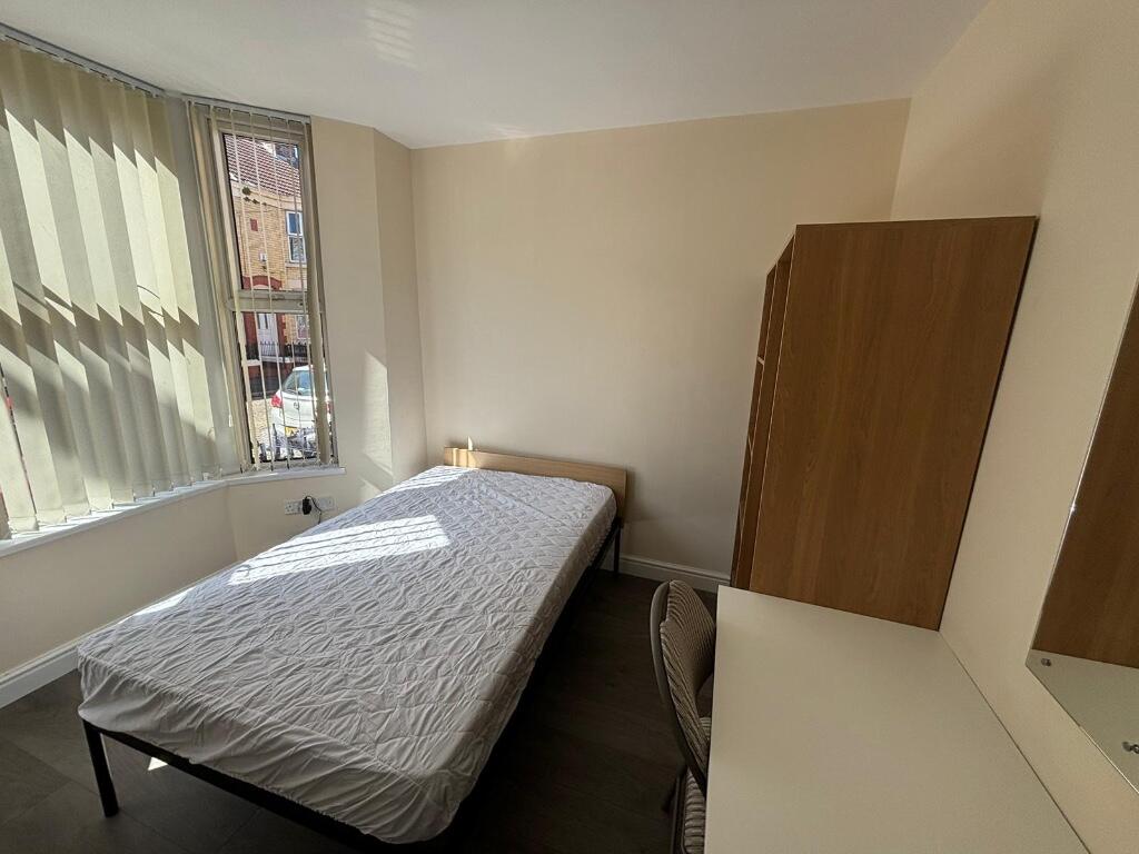 6 bed Mid Terraced House for rent in Liverpool. From Rooms4u - Liverpool