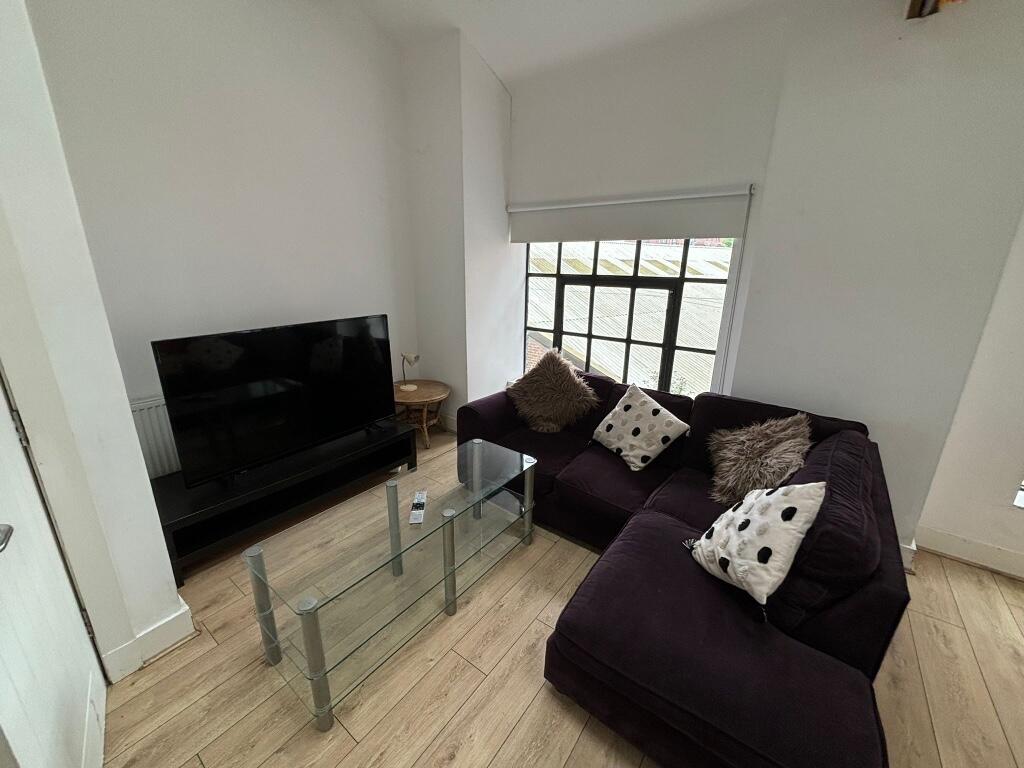 6 bed Mid Terraced House for rent in Liverpool. From Rooms4u - Liverpool