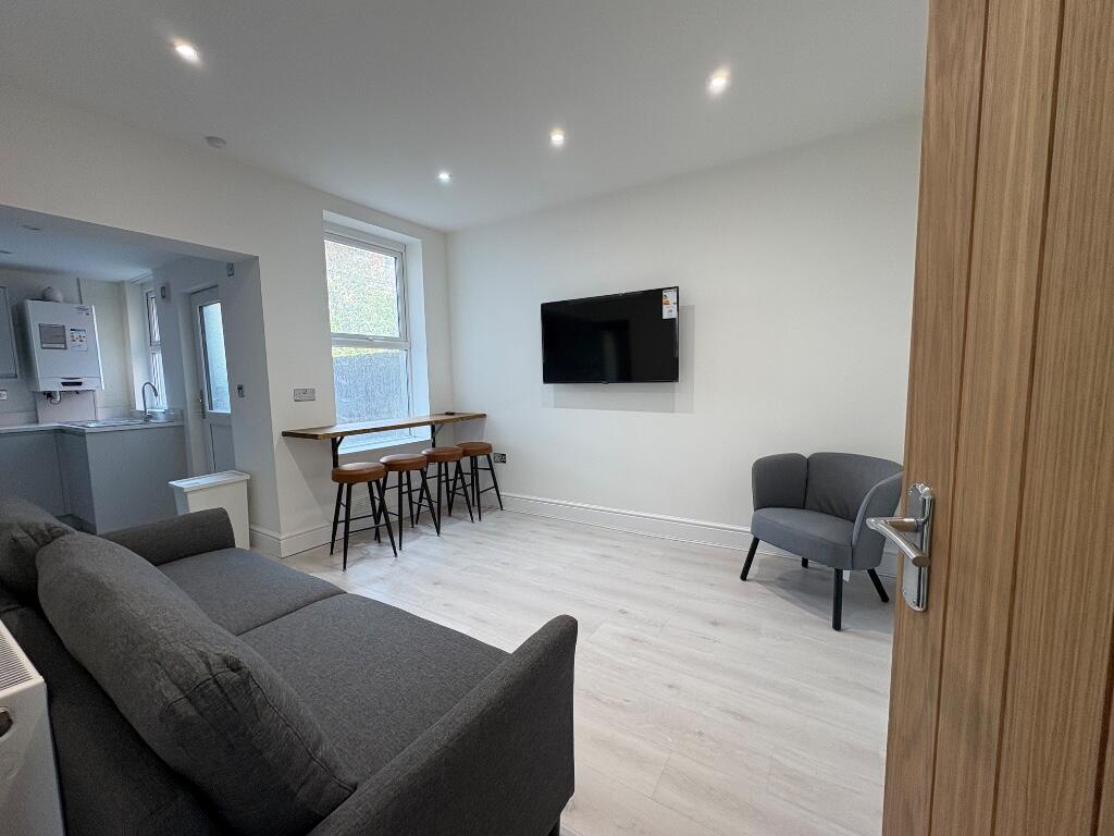 4 bed Mid Terraced House for rent in Liverpool. From Rooms4u - Liverpool