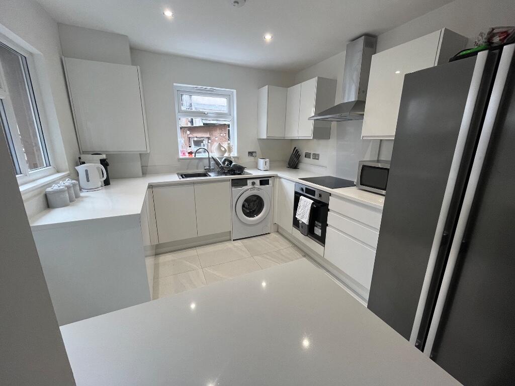 4 bed Mid Terraced House for rent in Liverpool. From Rooms4u - Liverpool