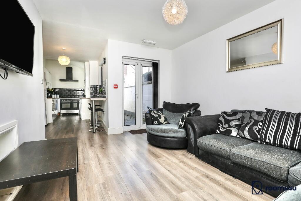 5 bed Mid Terraced House for rent in Liverpool. From Rooms4u - Liverpool