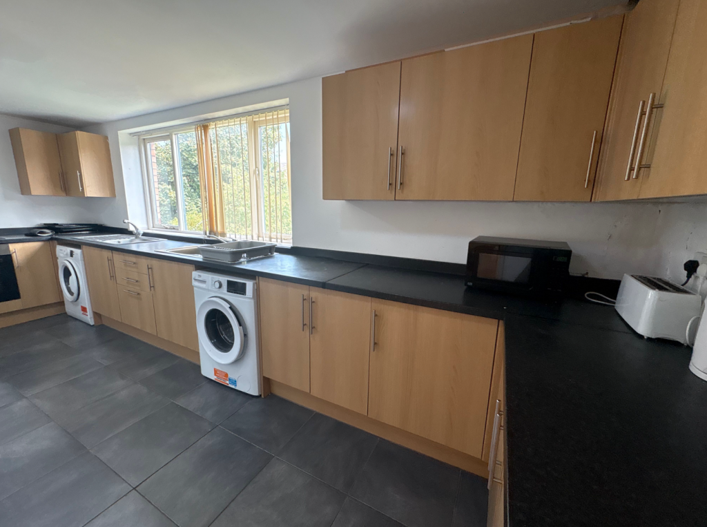 1 bed 1st Floor Flat for rent in Liverpool. From Rooms4u - Liverpool