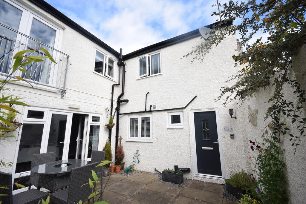 1 bed 1st Floor Flat for rent in Ulverston. From Ross Estate Agencies - Barrow In Furness