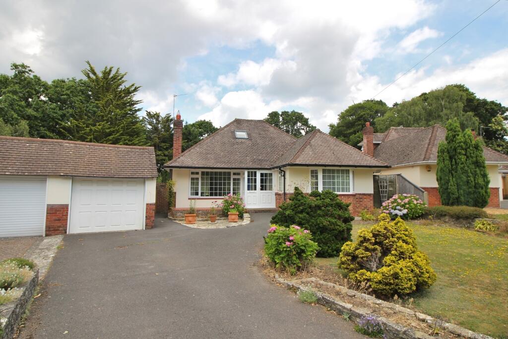 3 bed Detached bungalow for rent in Hinton. From Ross Nicholas & Co - Highcliffe 3 bed Detached bungalow for rent in Hinton. From Ross Nicholas & Co - Highcliffe