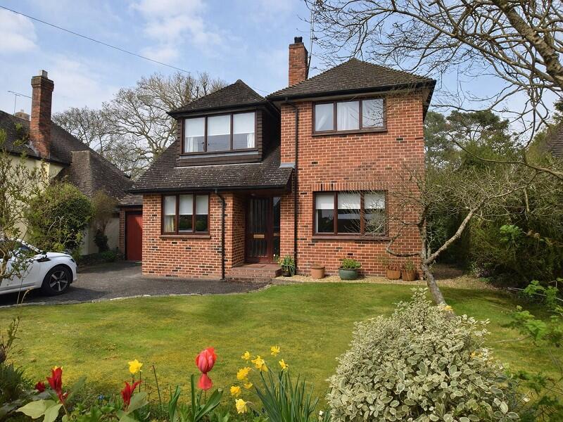 4 bed Detached for rent in Hinton. From Ross Nicholas & Co - New Milton 4 bed Detached for rent in Hinton. From Ross Nicholas & Co - New Milton