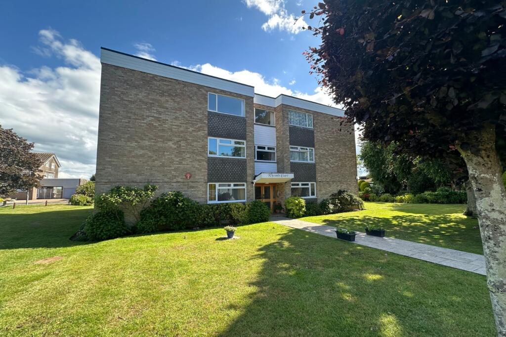 2 bed 1st Floor Flat for rent in Hinton. From Ross Nicholas & Co - New Milton