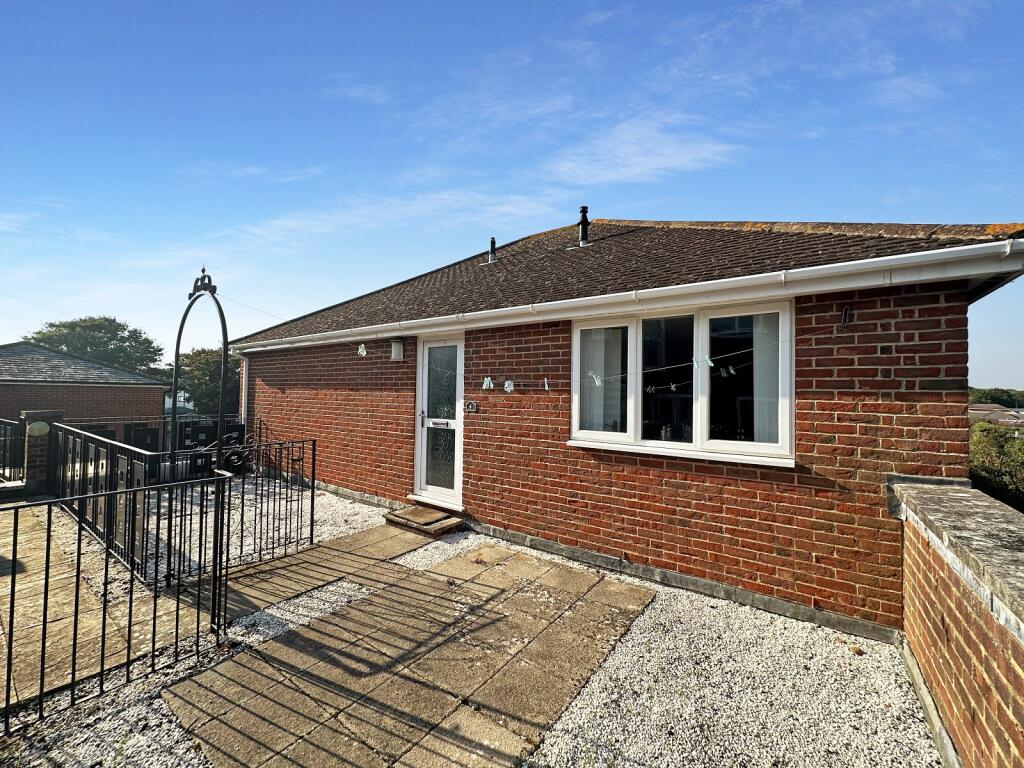 1 bed 1st Floor Flat for rent in Hinton. From Ross Nicholas & Co - New Milton