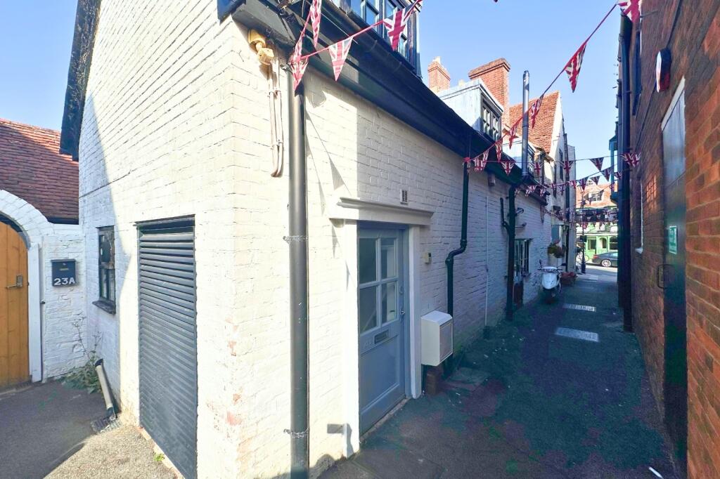 1 bed 1st Floor Flat for rent in Lymington. From Ross Nicholas & Co - New Milton 1 bed 1st Floor Flat for rent in Lymington. From Ross Nicholas & Co - New Milton
