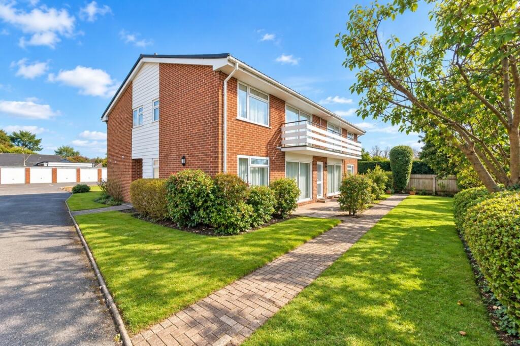 2 bed House (unspecified) for rent in Hinton. From Ross Nicholas & Co - New Milton 2 bed House (unspecified) for rent in Hinton. From Ross Nicholas & Co - New Milton