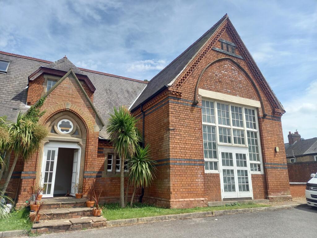 1 bed Duplex for rent in Brimington. From Roy Peters - Chesterfield