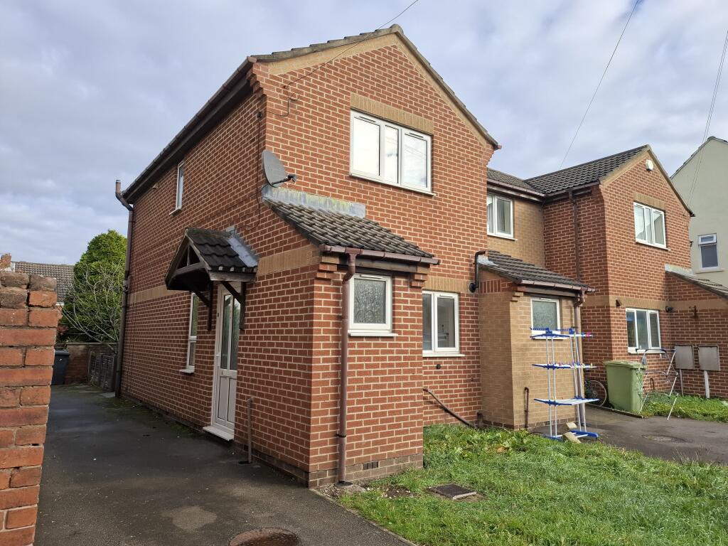 2 bed Town House for rent in Brimington. From Roy Peters - Chesterfield