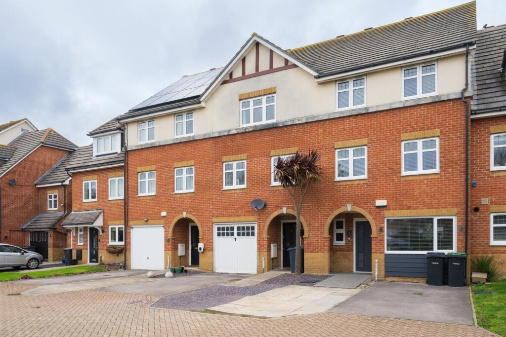 3 bed Town House for rent in Peel Common. From RPS Estate & Letting Agents - Lee on the Solent
