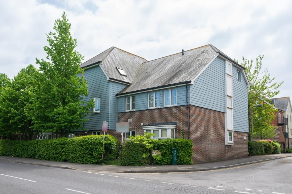2 bed 1st Floor Flat for rent in Peel Common. From RPS Estate & Letting Agents - Lee on the Solent