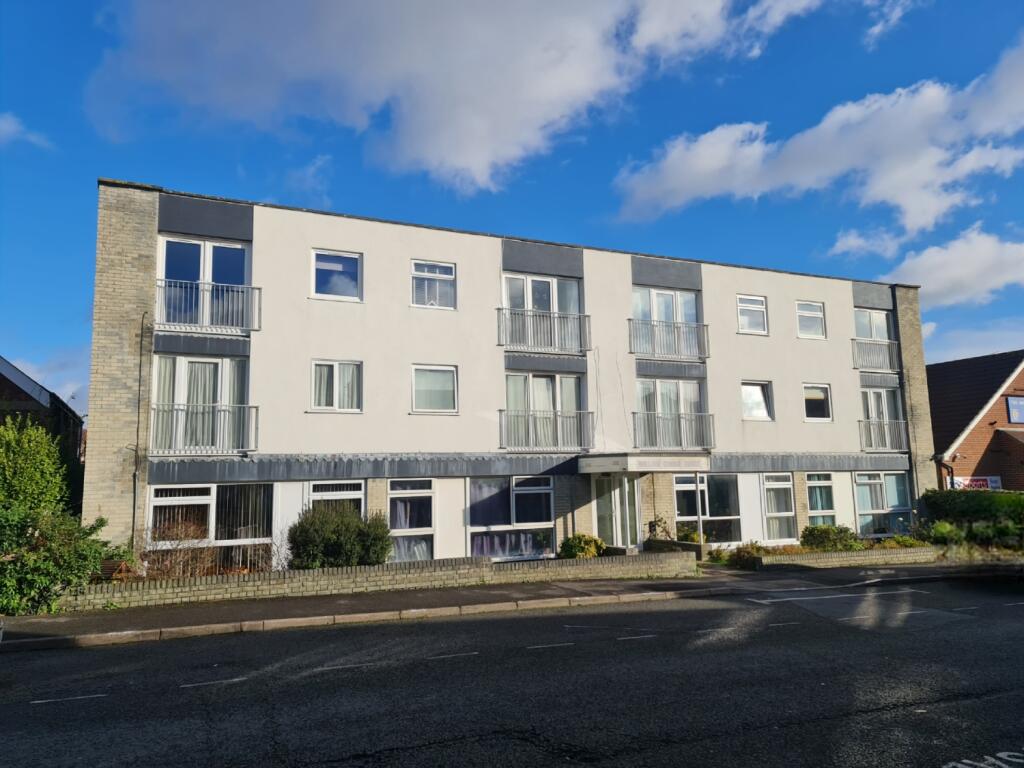 2 bed 1st Floor Flat for rent in Peel Common. From RPS Estate & Letting Agents - Lee on the Solent