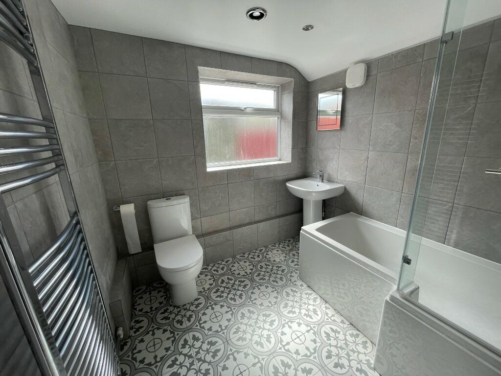 4 bed Mid Terraced House for rent in Sheerness. From Rule & Rule Estate Agents - Sheerness