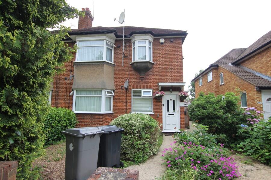 2 bed 1st Floor Flat for rent in Kenton. From Salter McGuinness - Harrow