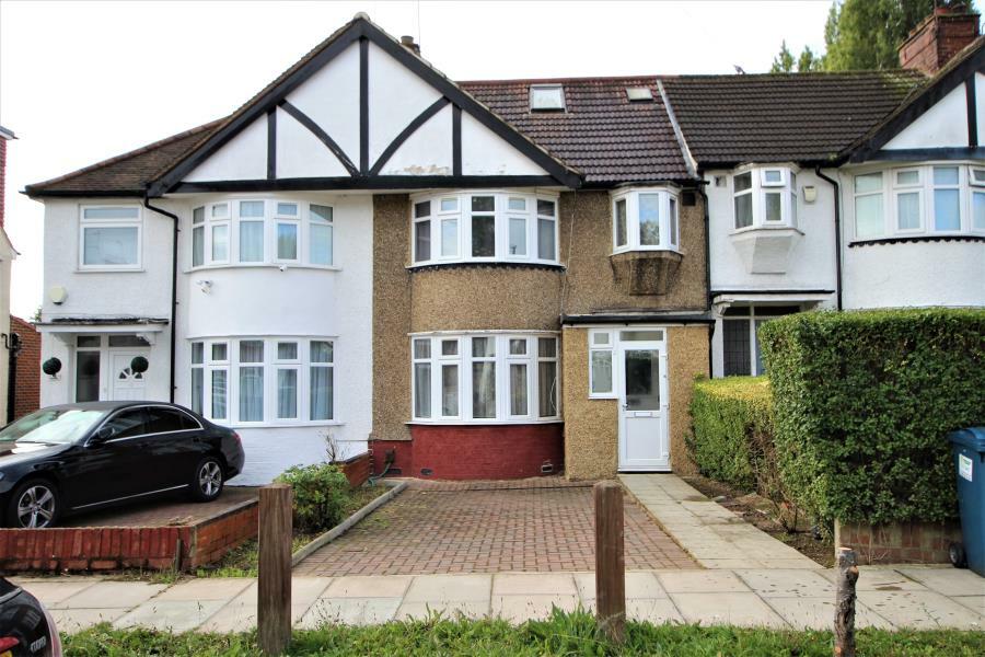 4 bed Mid Terraced House for rent in Kenton. From Salter McGuinness - Harrow