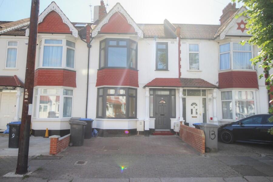 4 bed Mid Terraced House for rent in Wembley. From Salter McGuinness - Harrow 4 bed Mid Terraced House for rent in Wembley. From Salter McGuinness - Harrow