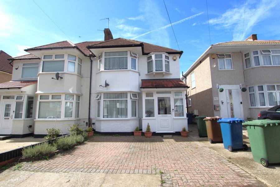 4 bed Semi Detached for rent in Stanmore. From Salter McGuinness - Harrow 4 bed Semi Detached for rent in Stanmore. From Salter McGuinness - Harrow