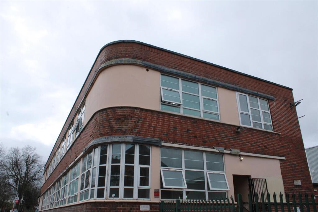 1 bed 1st Floor Flat for rent in Bilston. From Samuel & Co - West Bromwich