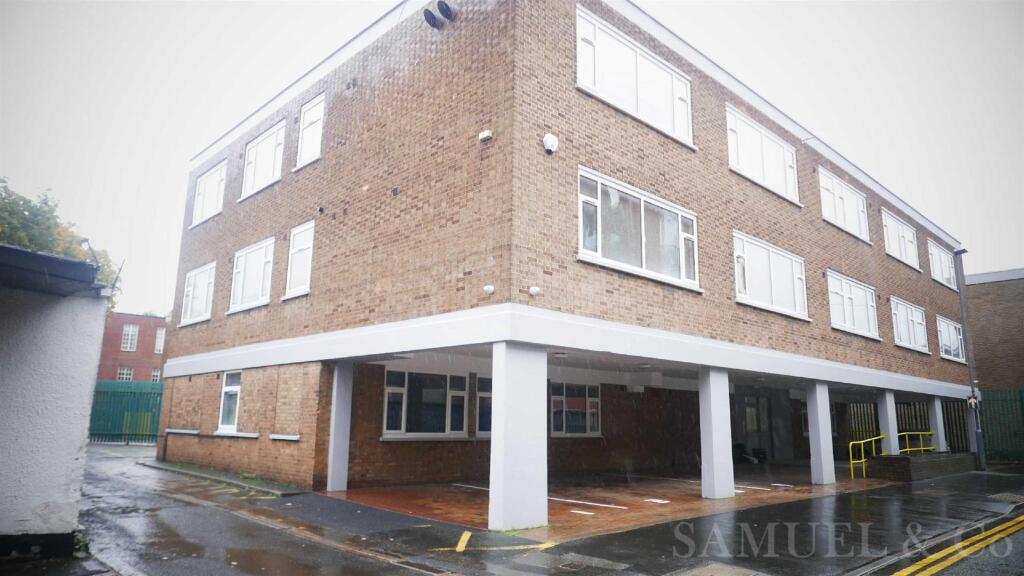 1 bed 1st Floor Flat for rent in West Bromwich. From Samuel & Co - West Bromwich 1 bed 1st Floor Flat for rent in West Bromwich. From Samuel & Co - West Bromwich