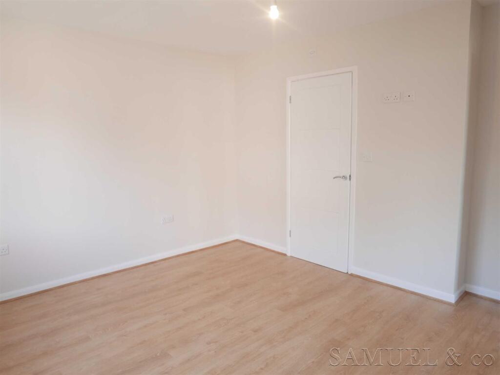 3 bed Semi-detached bungalow for rent in West Bromwich. From Samuel & Co - West Bromwich 3 bed Semi-detached bungalow for rent in West Bromwich. From Samuel & Co - West Bromwich