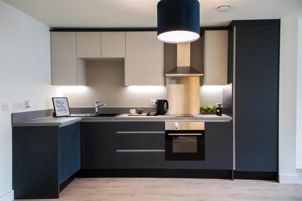 1 bed 1st Floor Flat for rent in West Bromwich. From Samuel & Co - West Bromwich 1 bed 1st Floor Flat for rent in West Bromwich. From Samuel & Co - West Bromwich