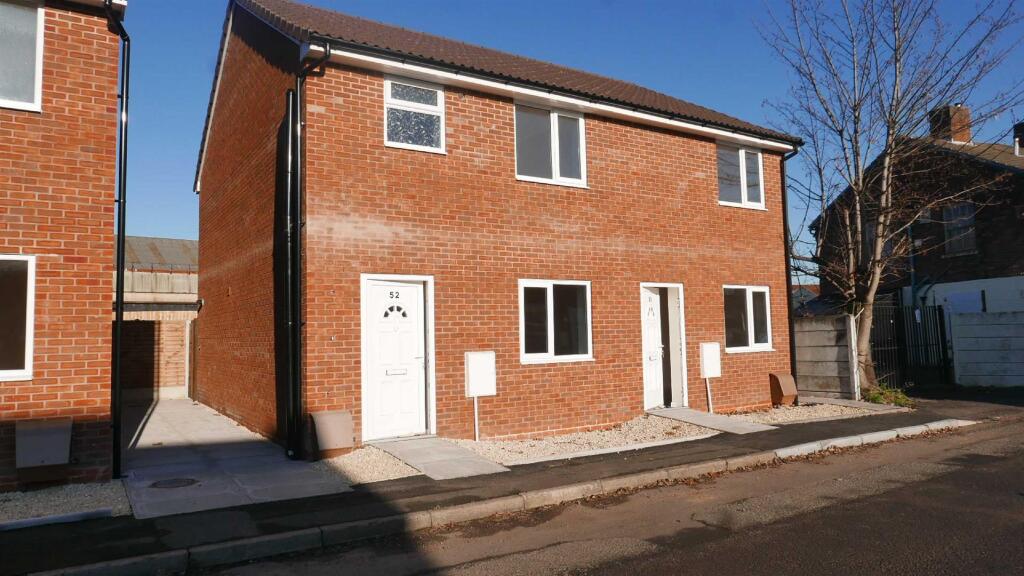 3 bed End of Terrace for rent in Bilston. From Samuel & Co - West Bromwich