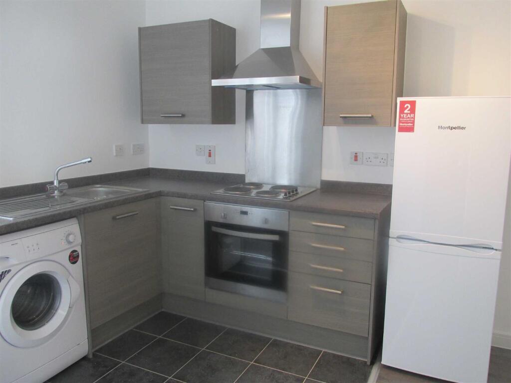 2 bed 1st Floor Flat for rent in West Bromwich. From Samuel & Co - West Bromwich