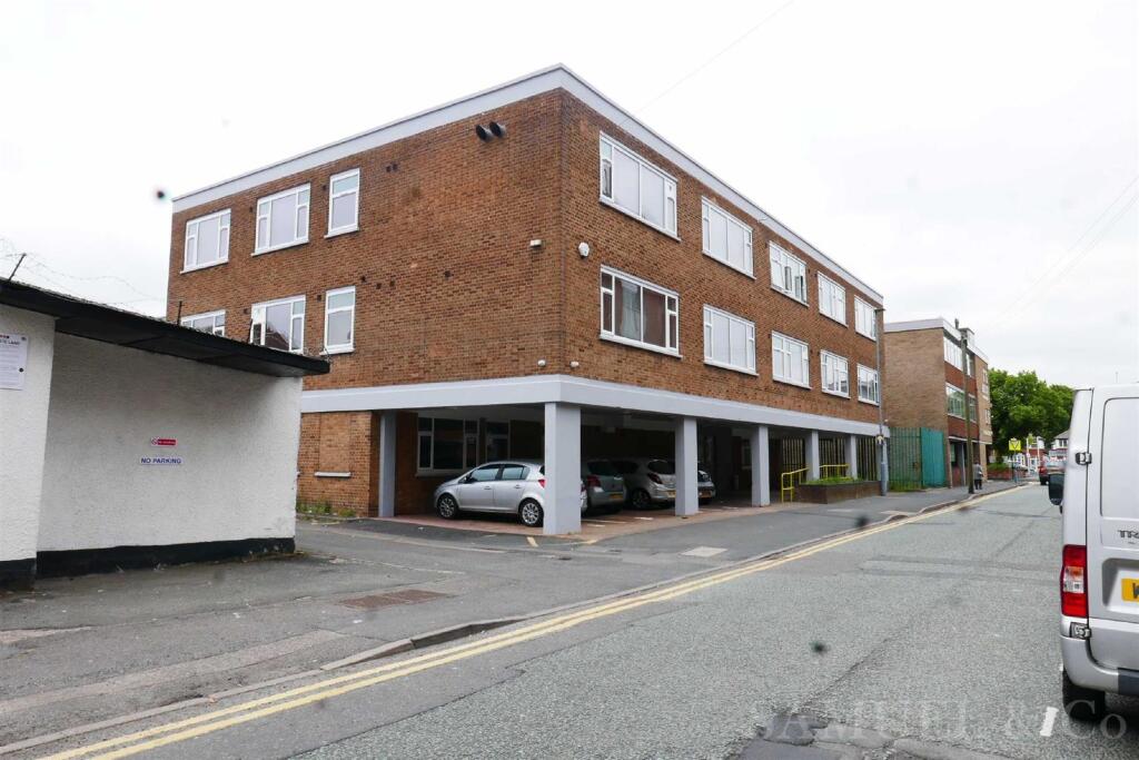 2 bed Apartment for rent in West Bromwich. From Samuel & Co - West Bromwich 2 bed Apartment for rent in West Bromwich. From Samuel & Co - West Bromwich