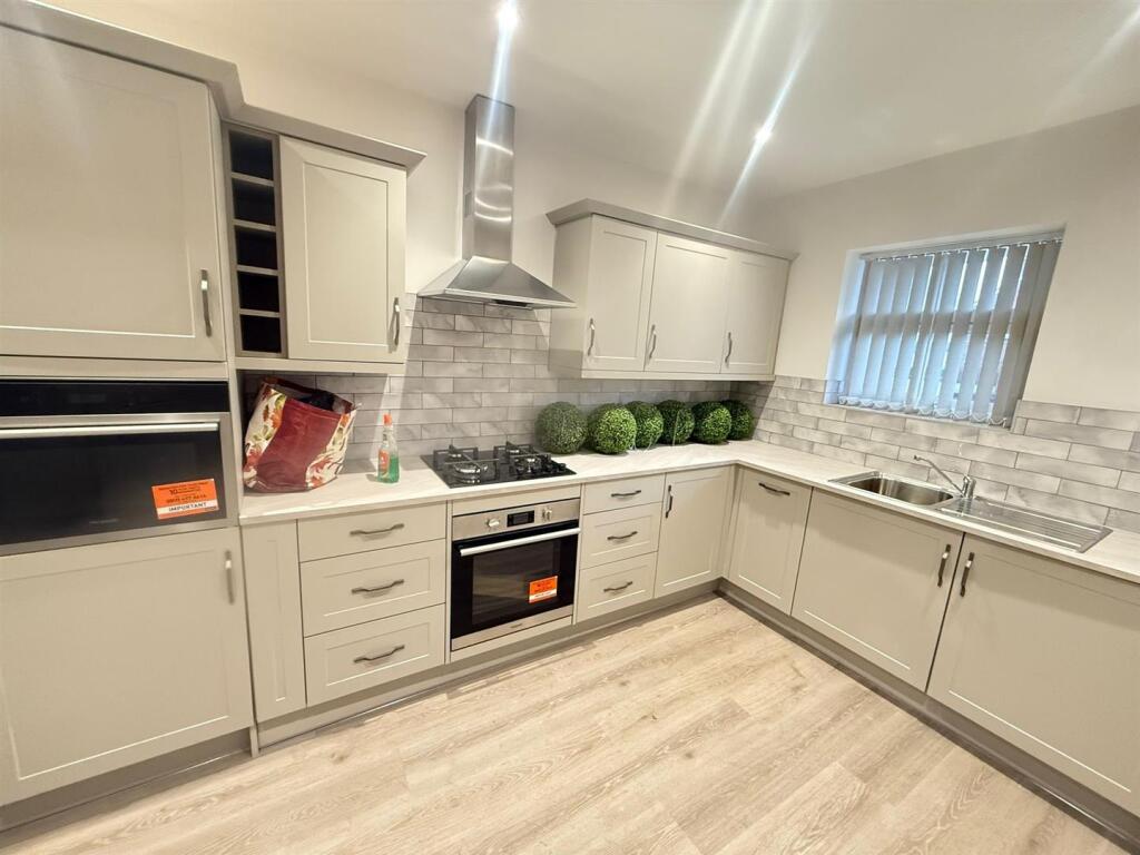 4 bed Detached for rent in Wolverhampton. From Samuel & Co - West Bromwich