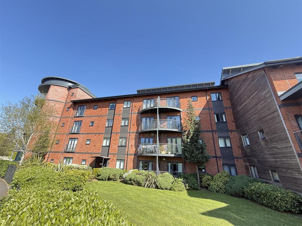 2 bed 1st Floor Flat for rent in West Bromwich. From Samuel & Co - West Bromwich