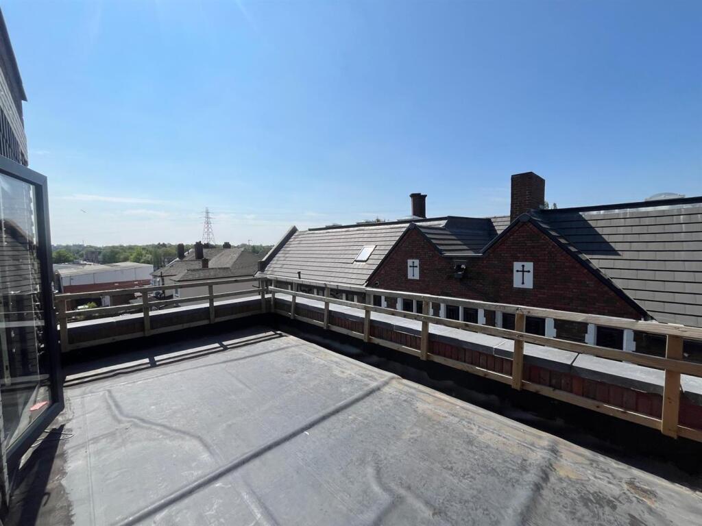 1 bed Penthouse for rent in West Bromwich. From Samuel & Co - West Bromwich