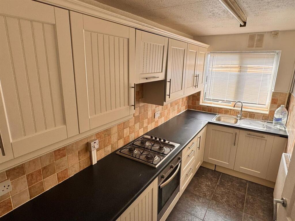 3 bed Semi Detached for rent in Wolverhampton. From Samuel & Co - West Bromwich