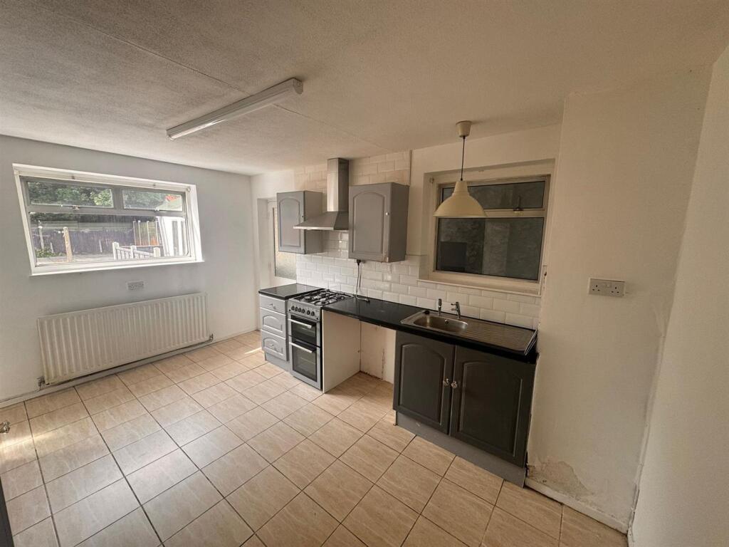 3 bed Detached for rent in Bilston. From Samuel & Co - West Bromwich 3 bed Detached for rent in Bilston. From Samuel & Co - West Bromwich