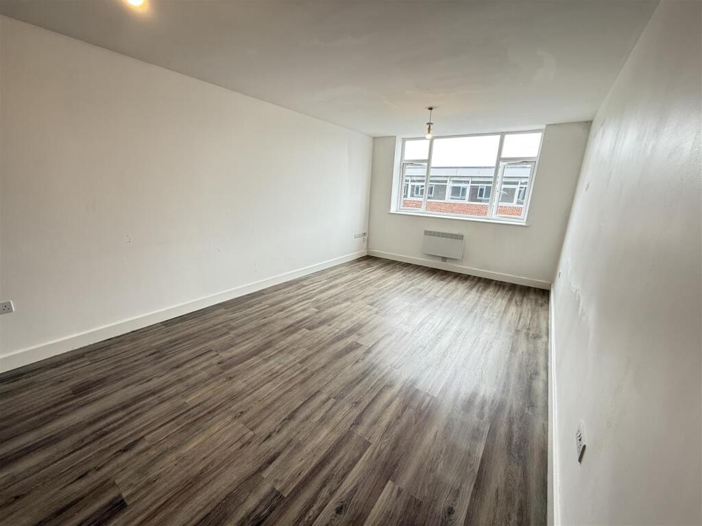 1 bed 1st Floor Flat for rent in West Bromwich. From Samuel & Co - West Bromwich 1 bed 1st Floor Flat for rent in West Bromwich. From Samuel & Co - West Bromwich