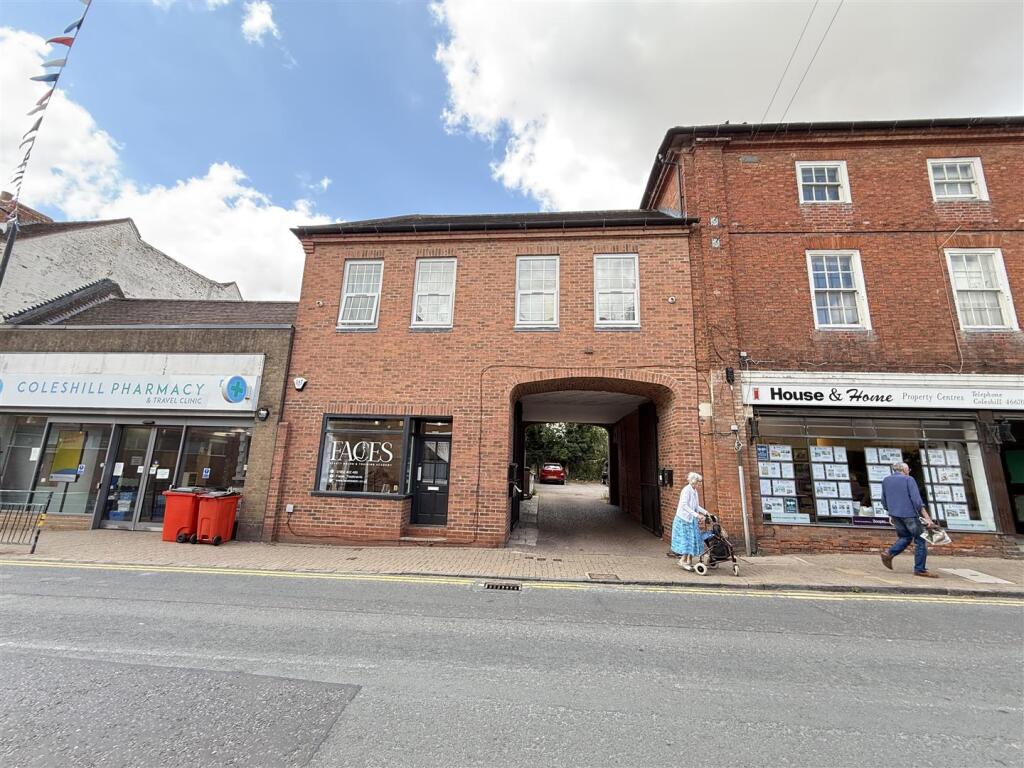 5 bed 1st Floor Flat for rent in Coleshill. From Samuel & Co - West Bromwich 5 bed 1st Floor Flat for rent in Coleshill. From Samuel & Co - West Bromwich