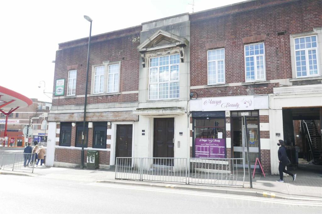 4 bed Studio for rent in Walsall. From Samuel & Co - West Bromwich 4 bed Studio for rent in Walsall. From Samuel & Co - West Bromwich