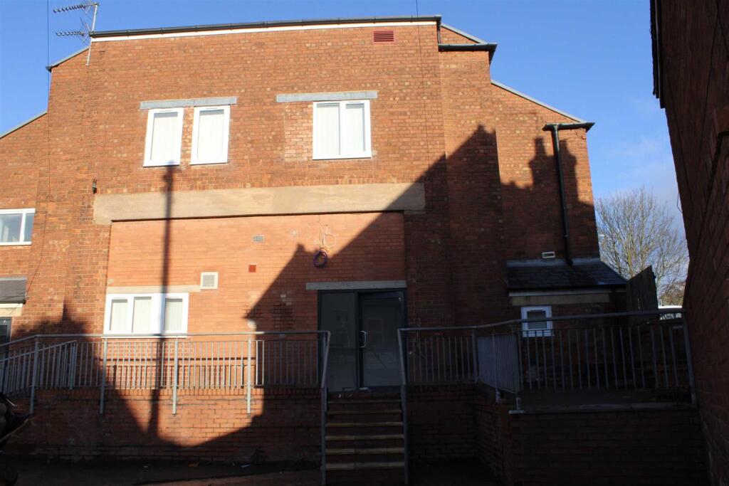 2 bed 1st Floor Flat for rent in Walsall. From Samuel & Co - West Bromwich