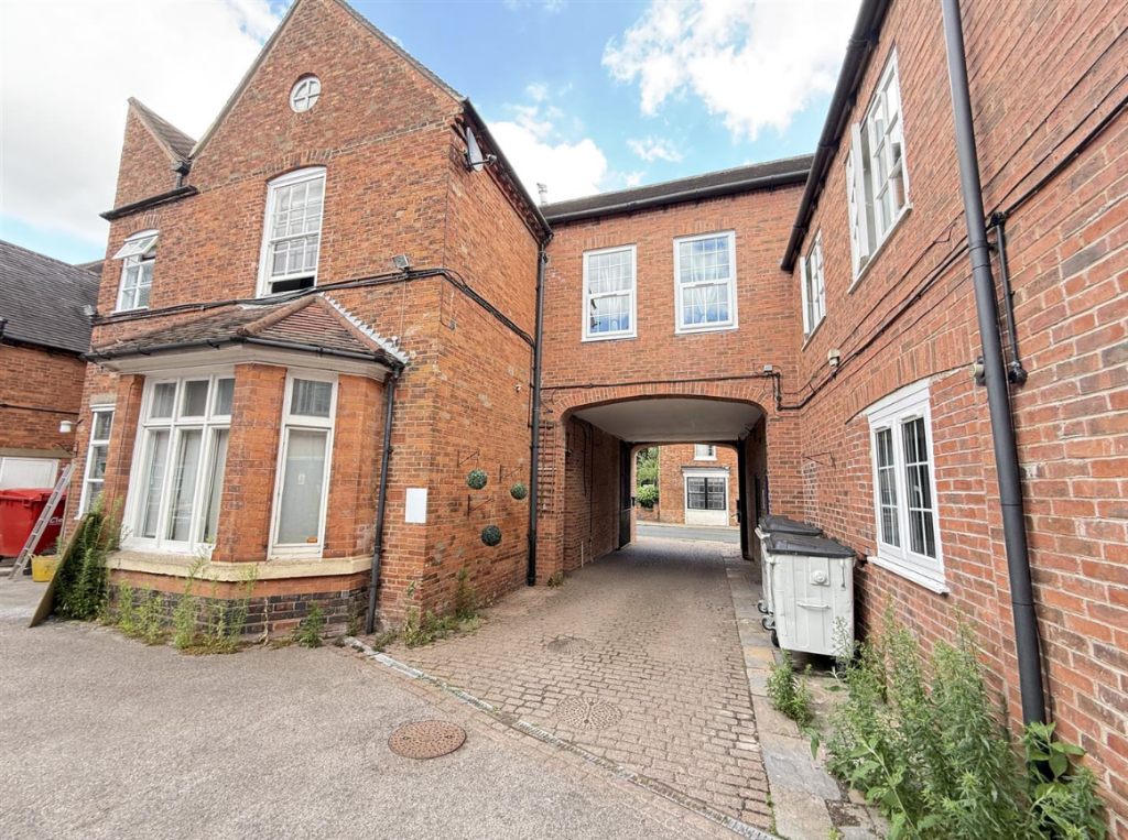 2 bed 1st Floor Flat for rent in Coleshill. From Samuel & Co - West Bromwich