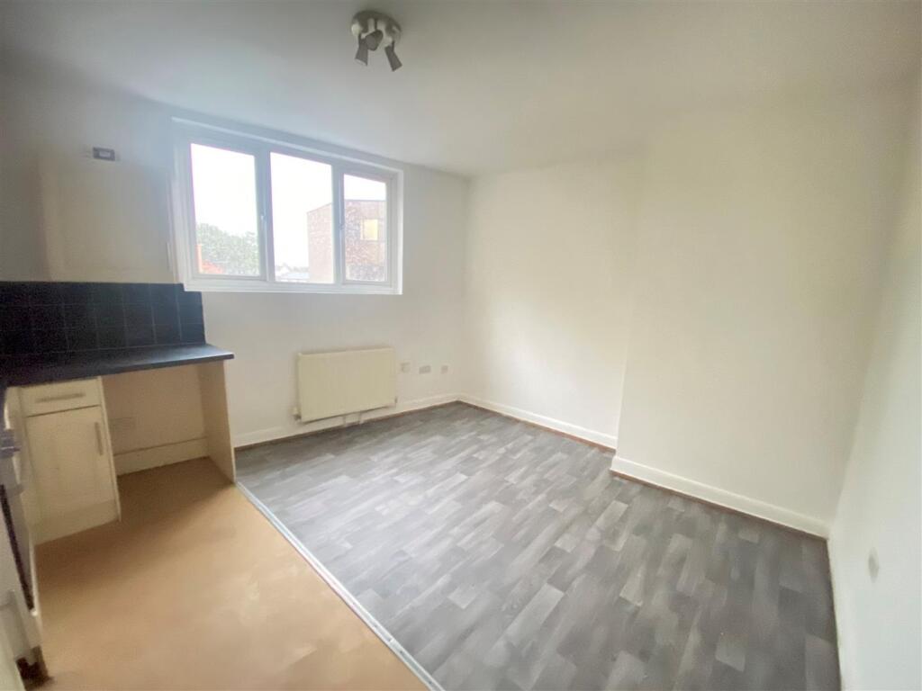 1 bed 1st Floor Flat for rent in Birmingham. From Samuel & Co - West Bromwich