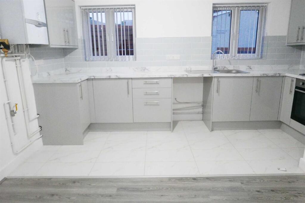 2 bed 1st Floor Flat for rent in Walsall. From Samuel & Co - West Bromwich