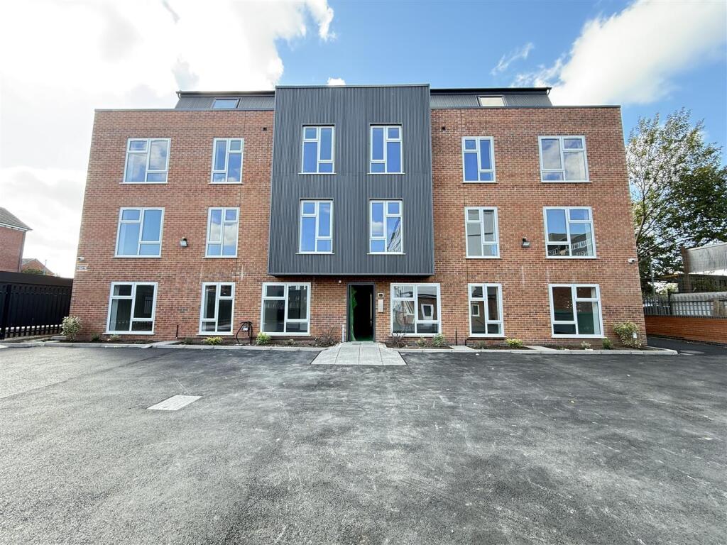 2 bed Block for rent in West Bromwich. From Samuel & Co - West Bromwich 2 bed Block for rent in West Bromwich. From Samuel & Co - West Bromwich