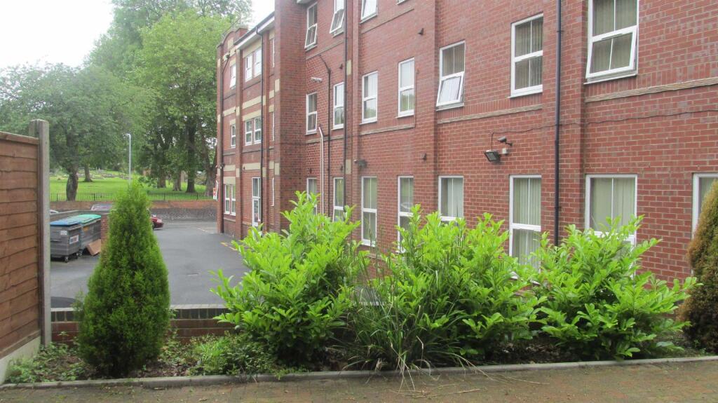 4 bed Studio for rent in Wednesbury. From Samuel & Co - West Bromwich